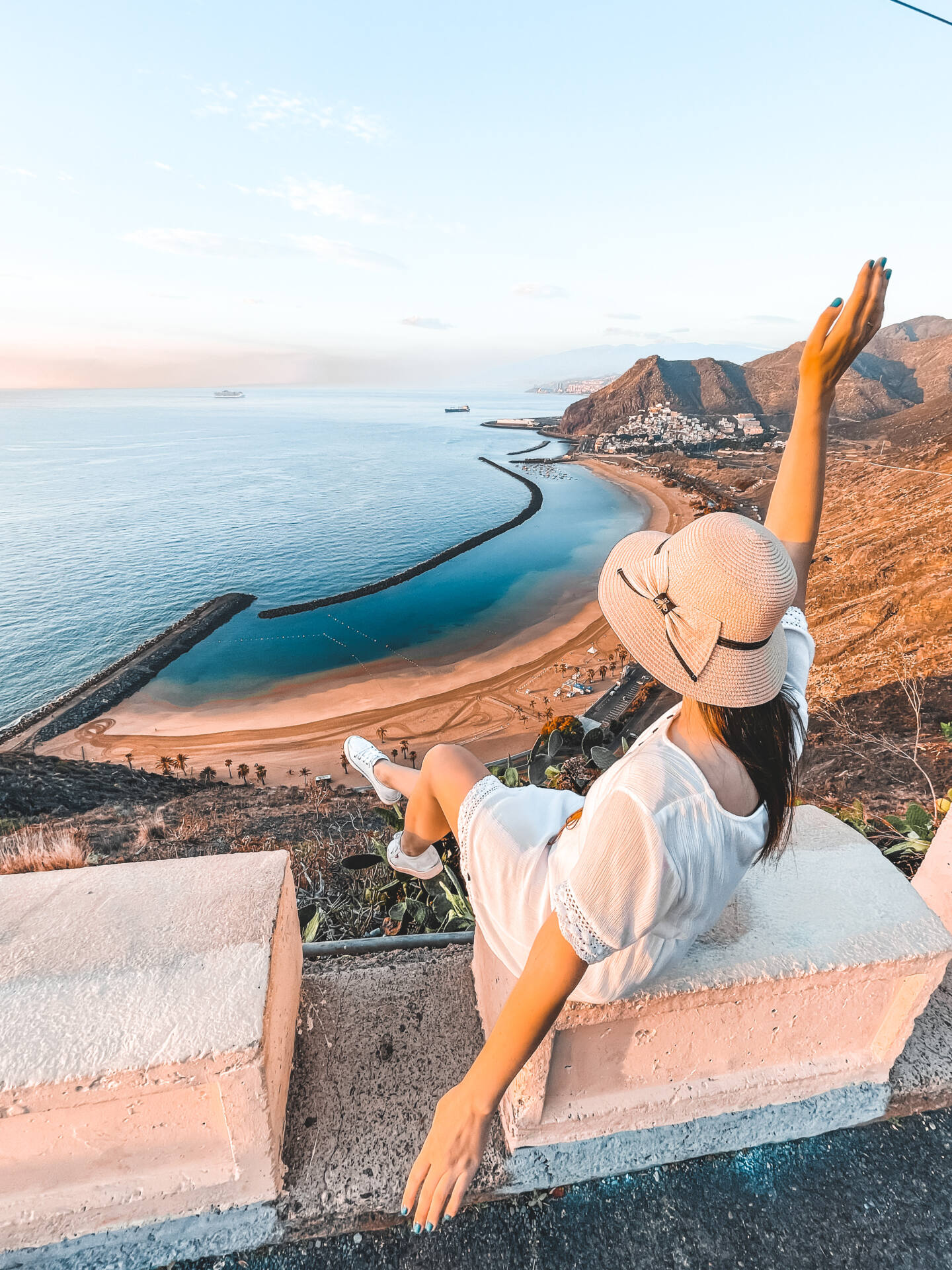 Best Instagram places in Tenerife: playa de las Teresitas
