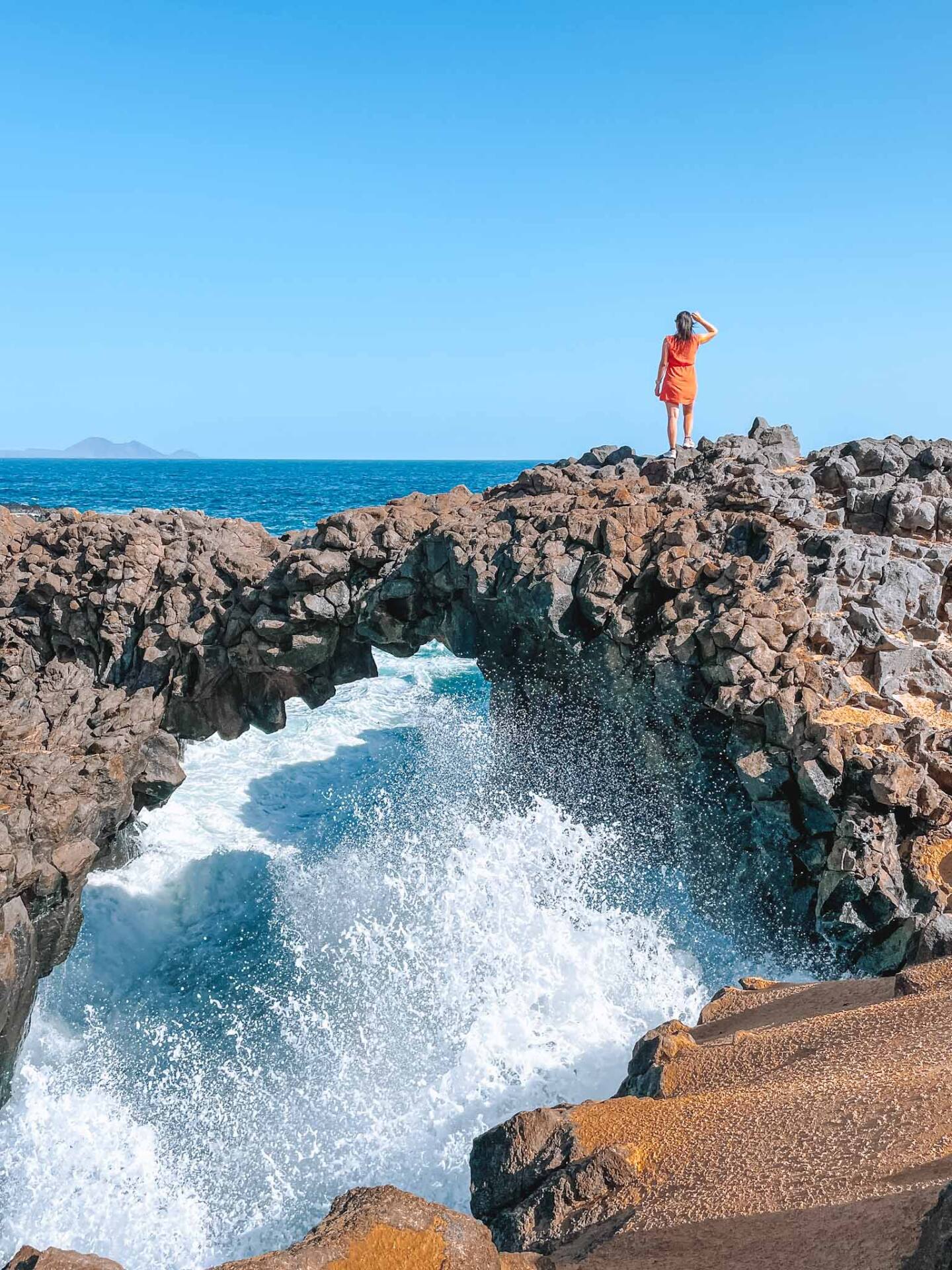 Places in La Graciosa island - Rock bridge 'Dientes del Tigre'