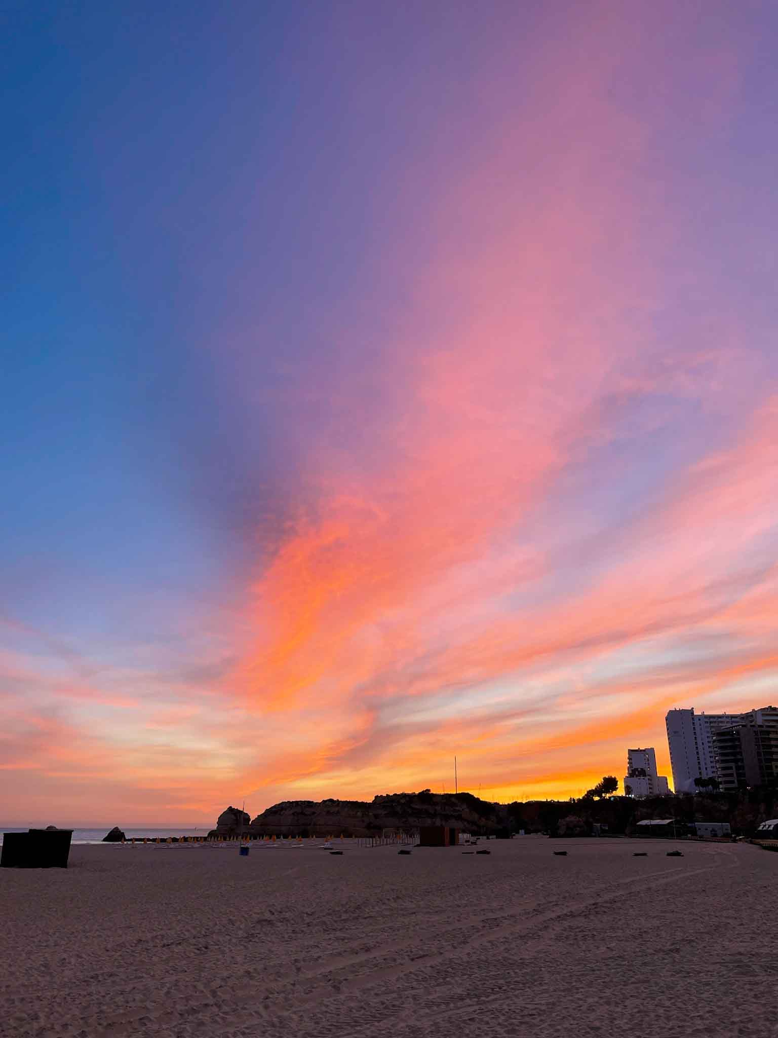 Algarve bucket list - sunsets in the ocean