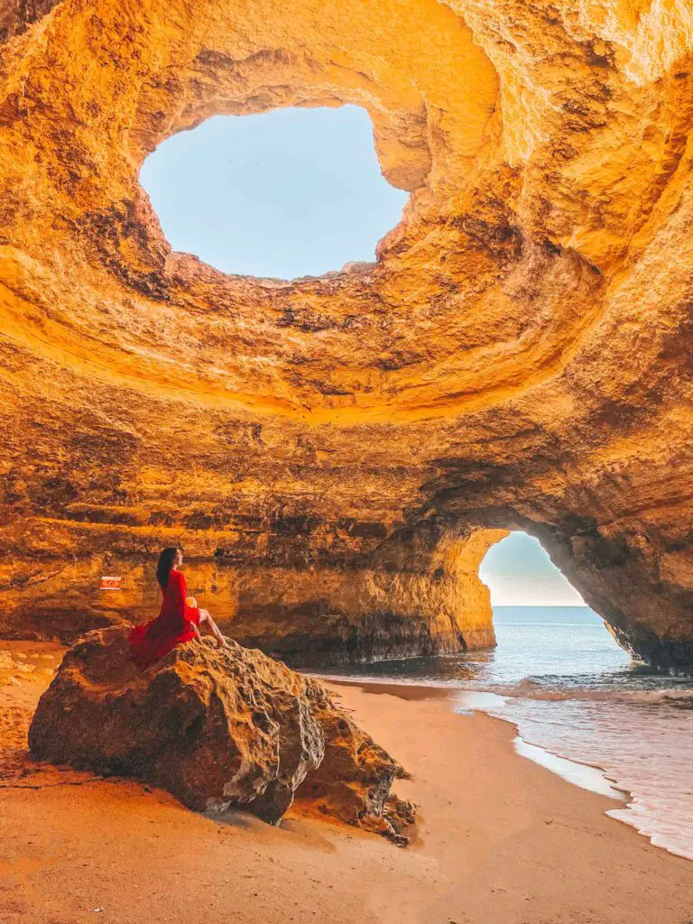 How to get to the famous Benagil cave in Algarve? (Alone in the cave!)