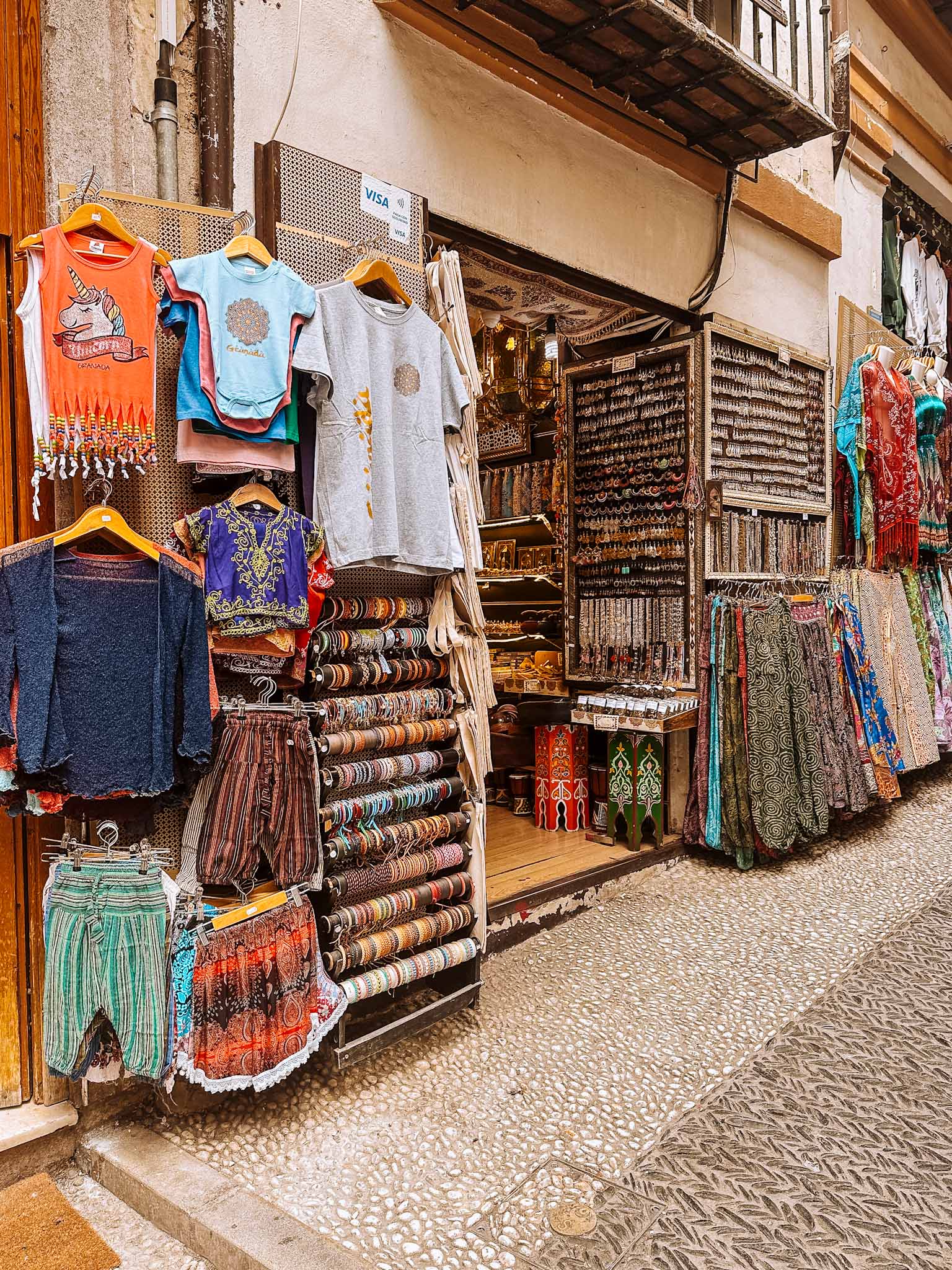 Top things to do in Granada, Spain - street markets and souvenir shopping