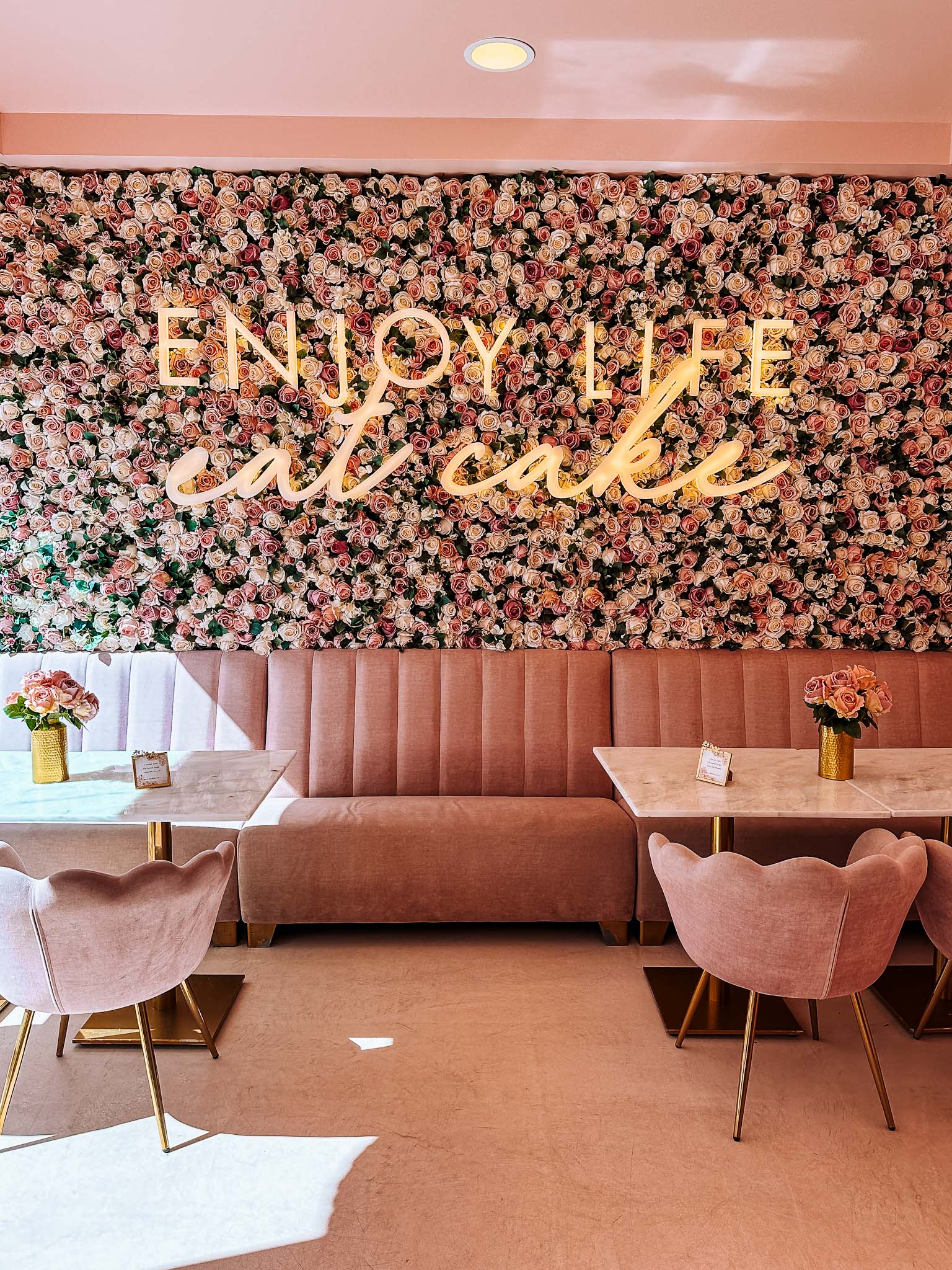 Best Instagram spots in Aveiro, Portugal - M Bakery Aveiro