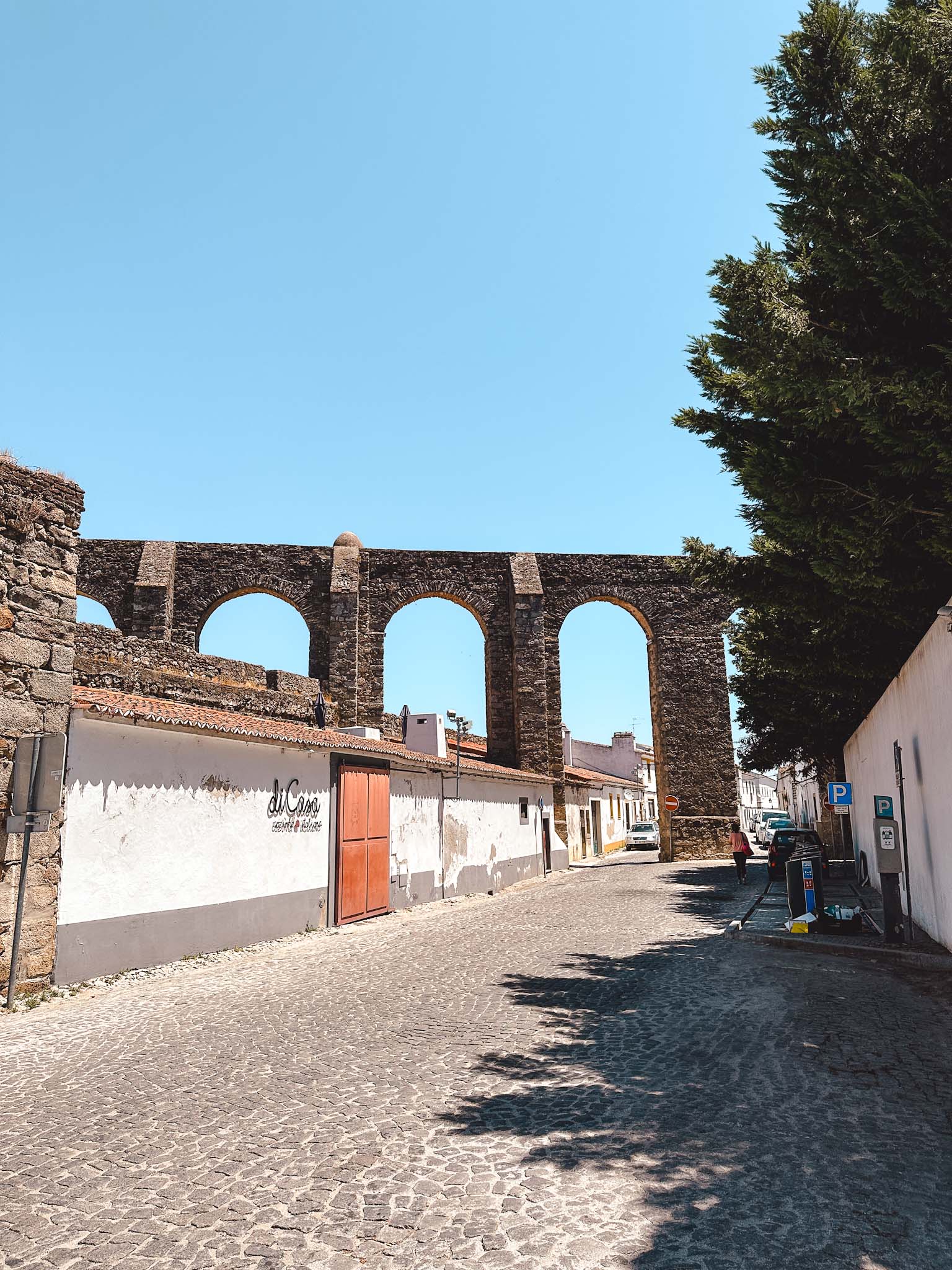 Evora, Portugal things to do - Évora aqueduct