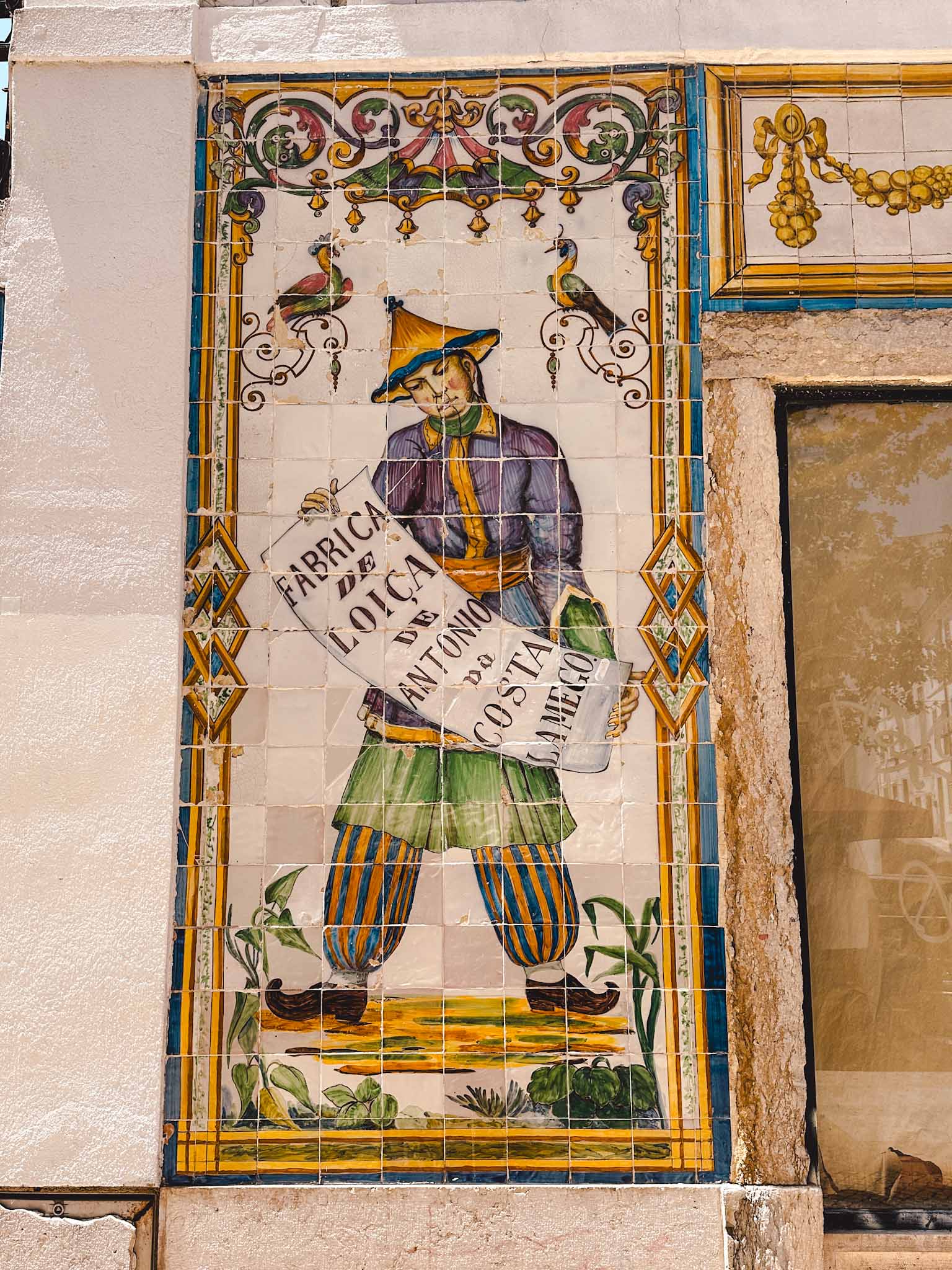 Hidden gems in Lisbon - the unique tile covered house with detailed illustrations at Largo do Intendente