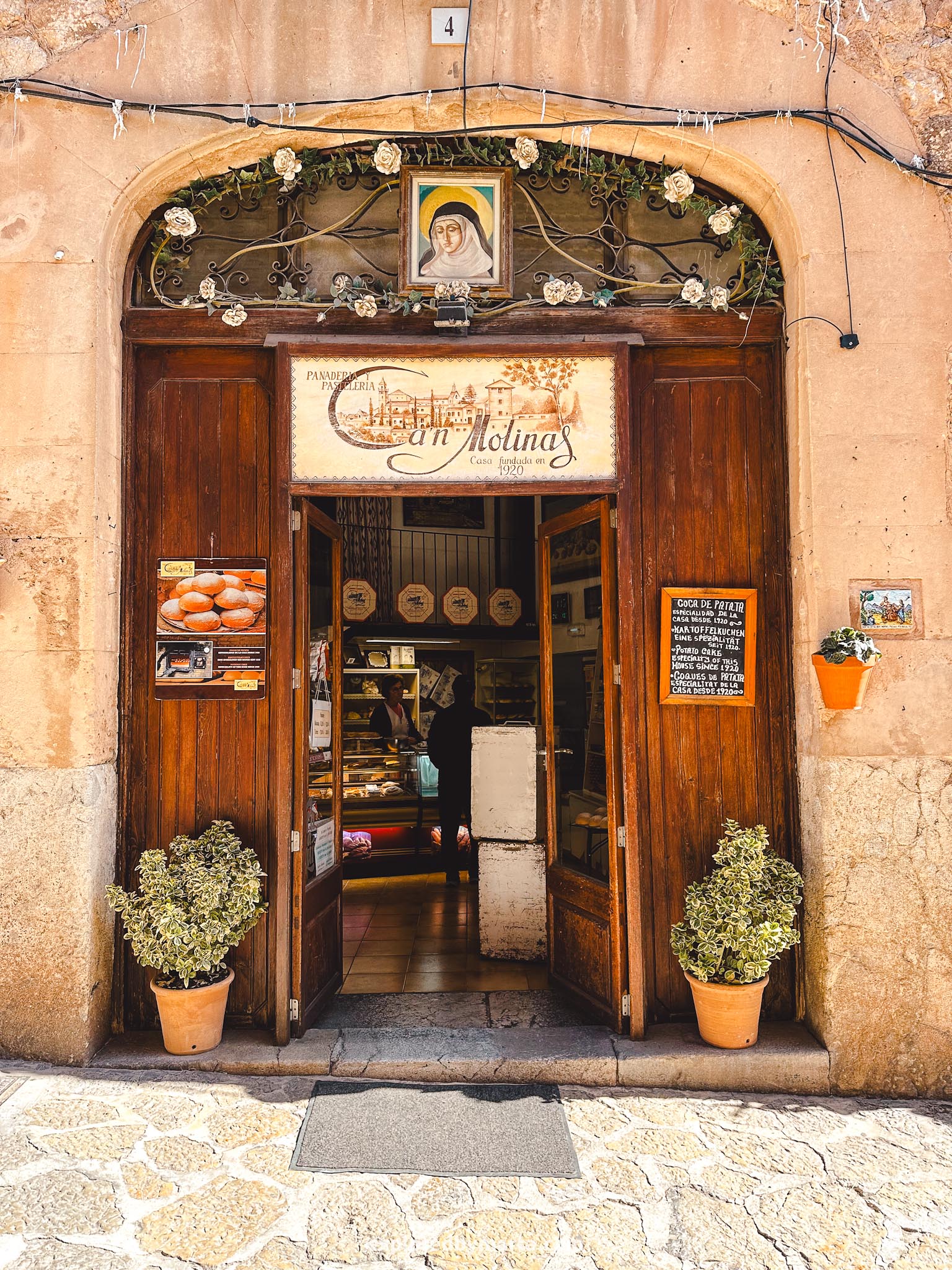 Valldemossa, Mallorca, Spain-the taste of Valldemossa - Coca de Patata