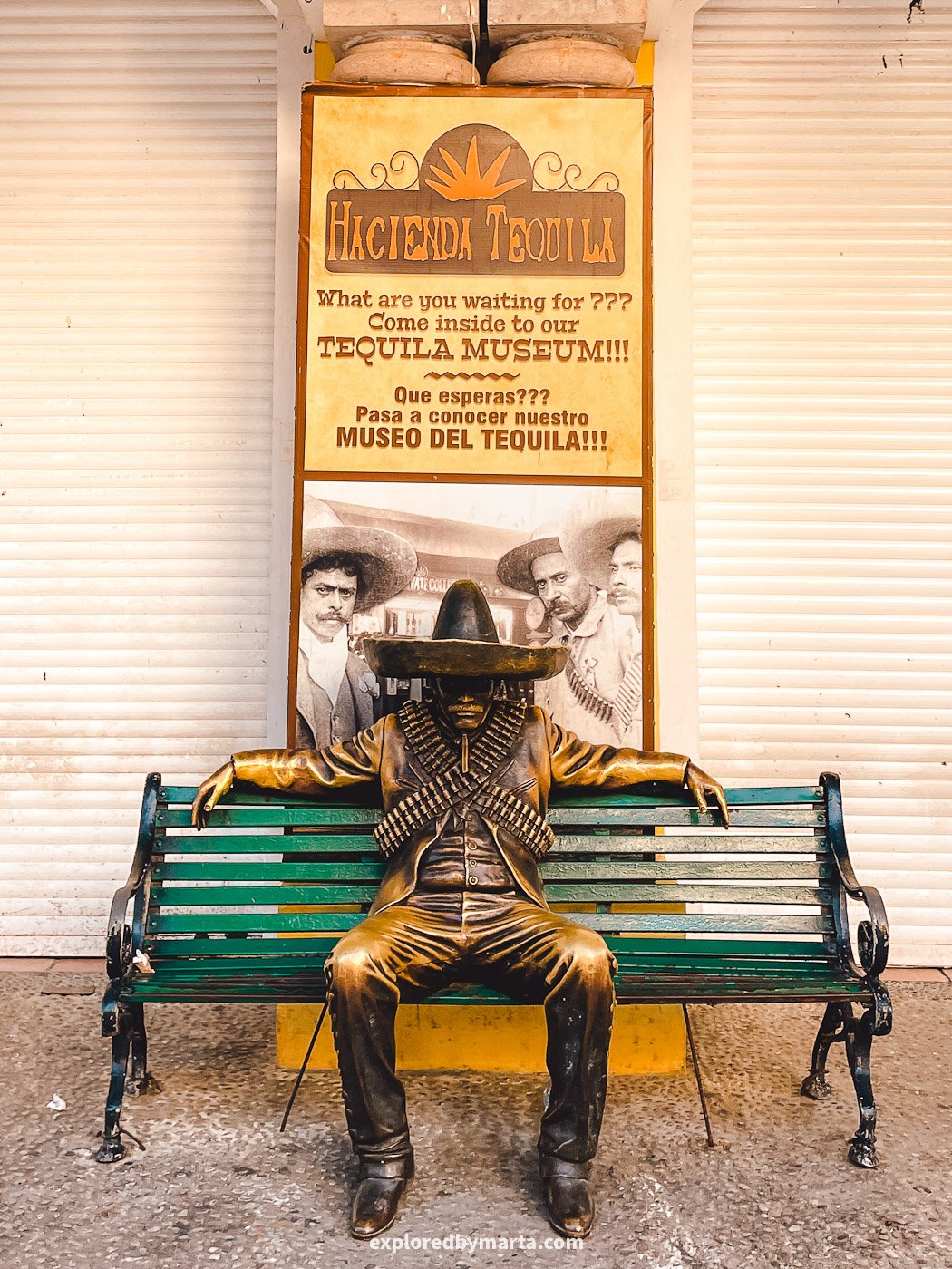 Playa del Carmen, Mexico-Benches with bronze Mexican statues in Playa del Carmen, Mexico