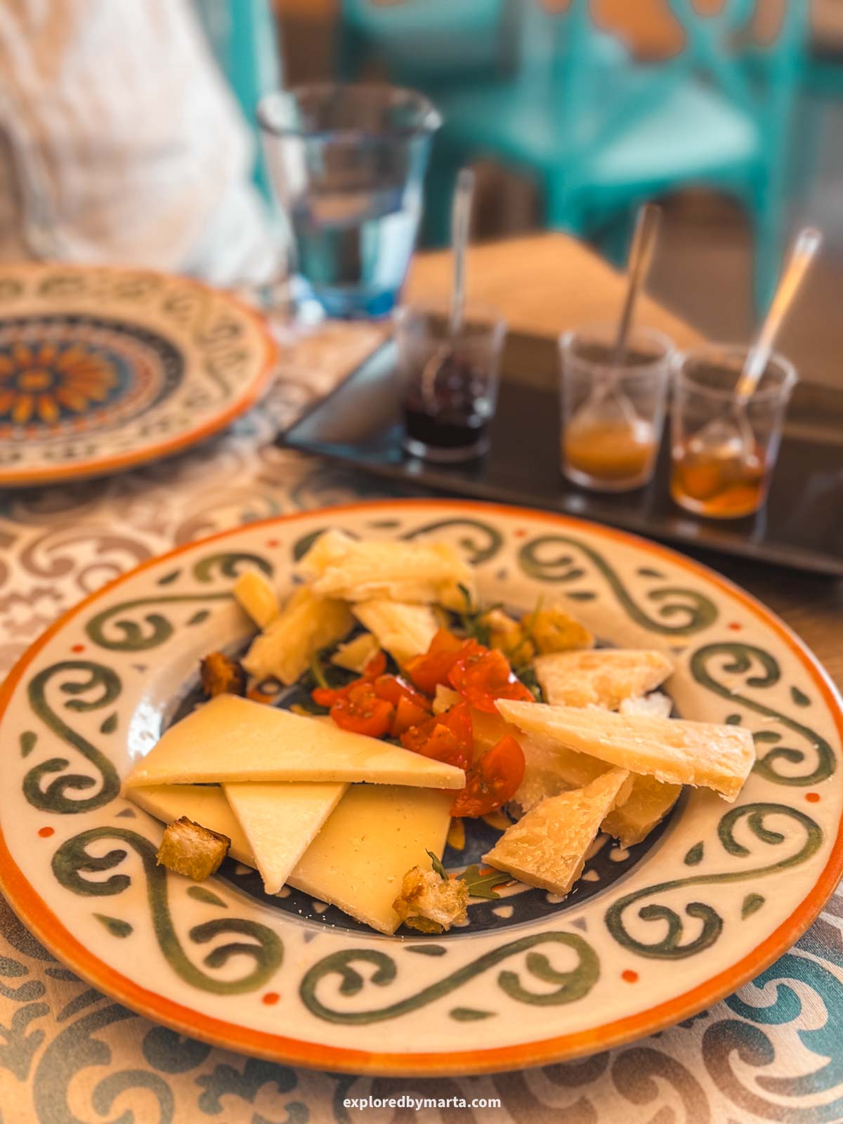 Amalfi Coast, Italy-the best pizza in Praiano in Che Bonta