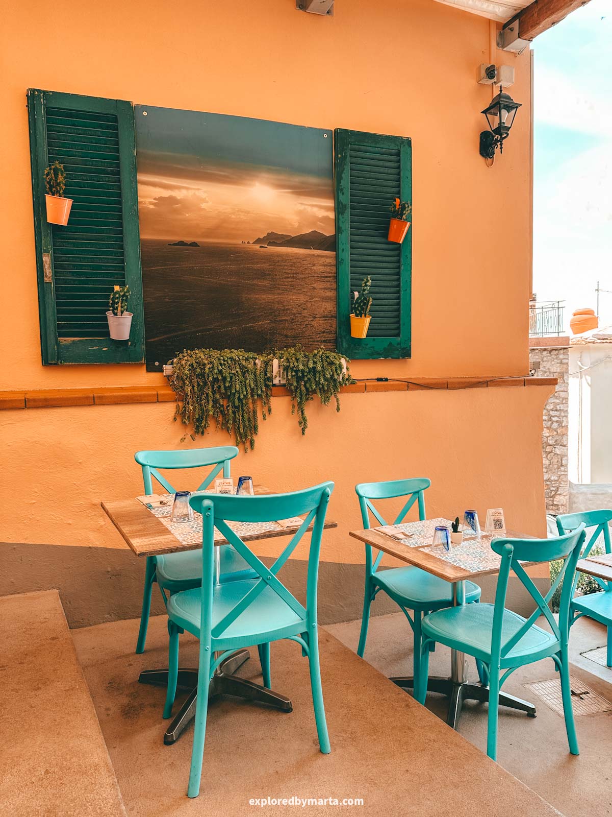 Amalfi Coast, Italy-the best pizza in Praiano in Che Bonta