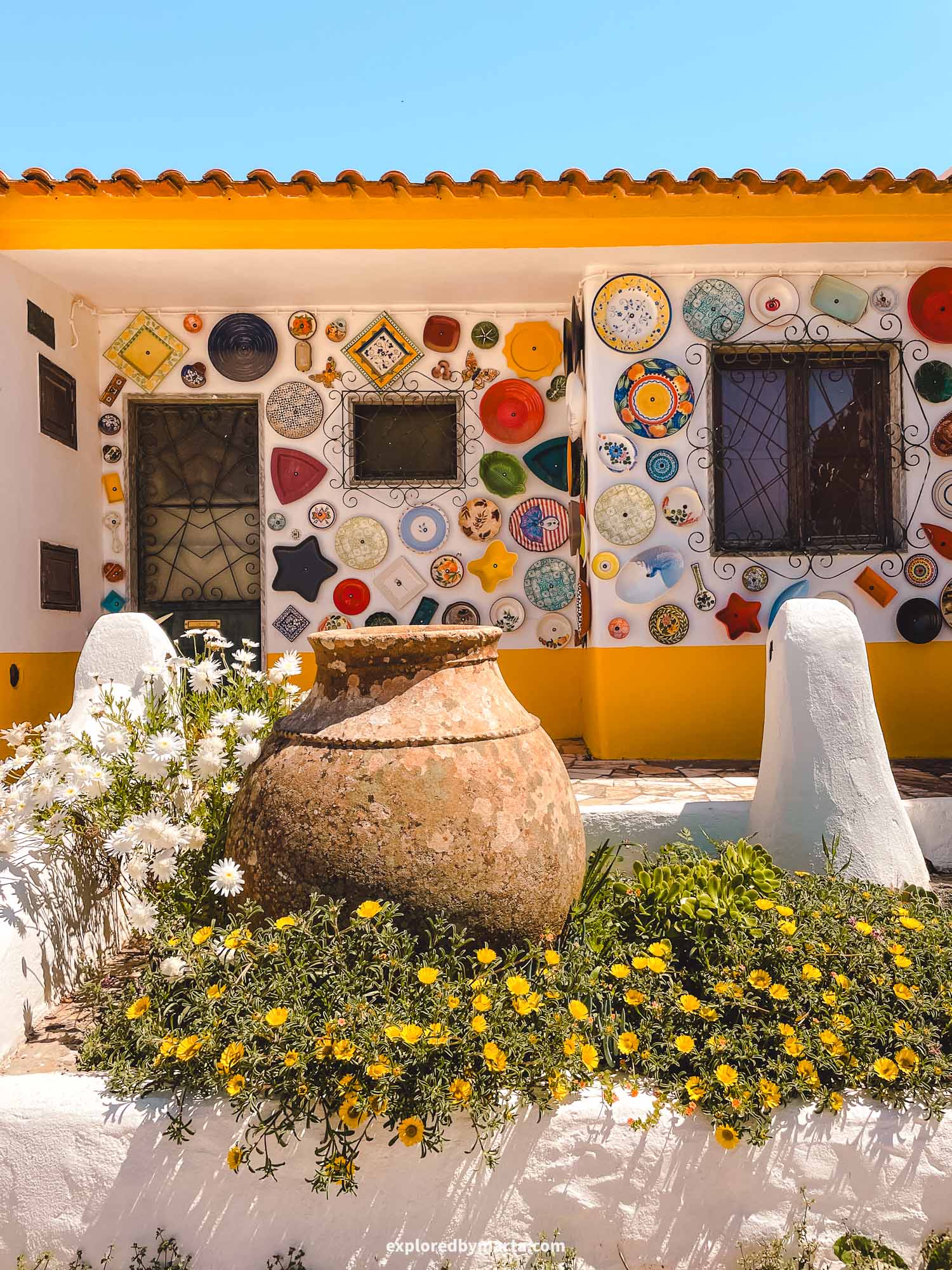 Portugal-Cerâmica Paraíso ceramics store in Algarve, Southern Portugal