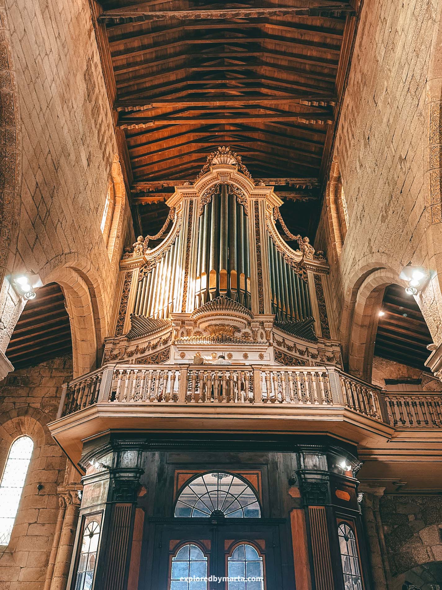 Guimaraes, Portugal-Igreja de Nossa Senhora da Oliveira