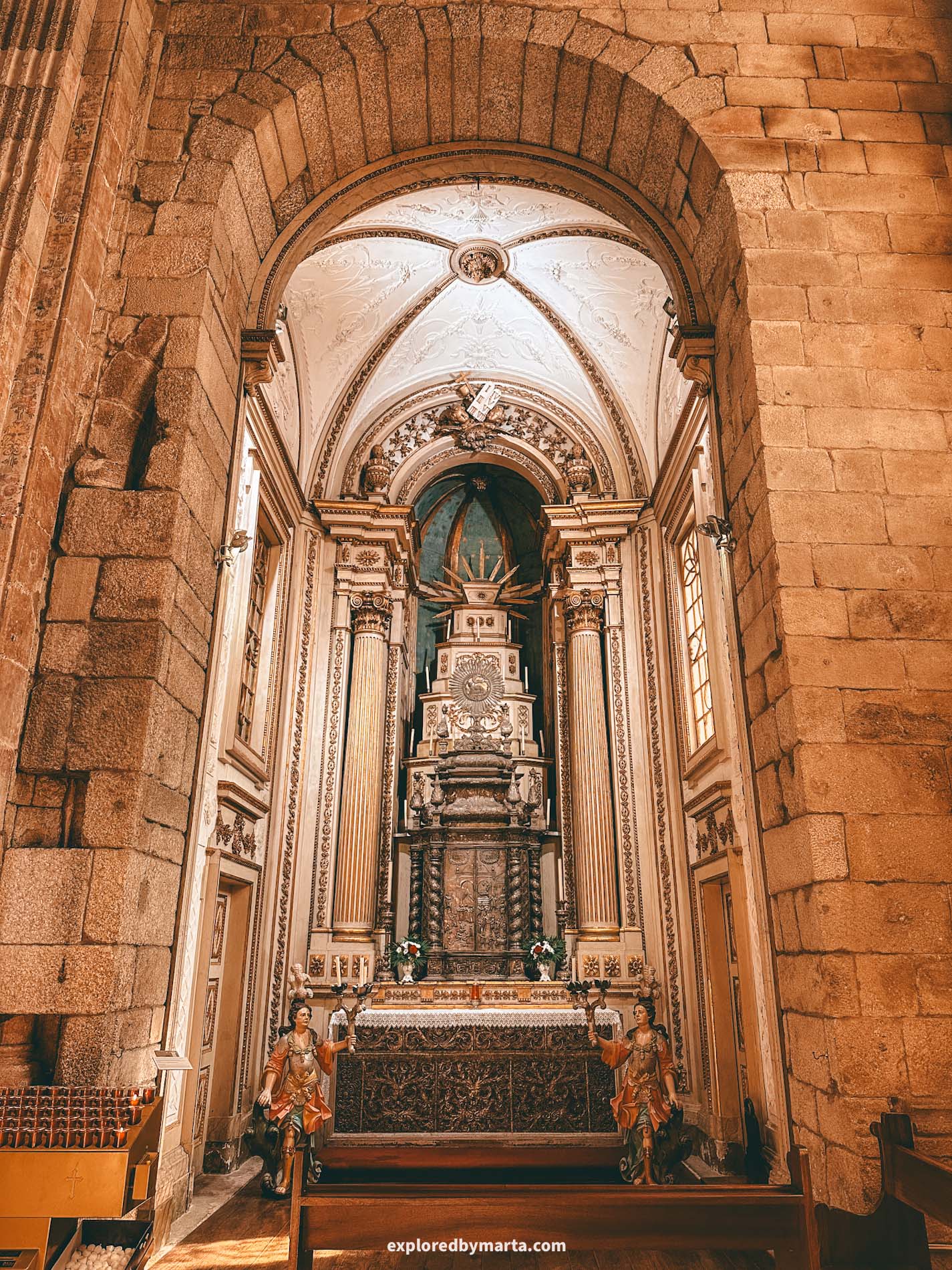 Guimaraes, Portugal-Igreja de Nossa Senhora da Oliveira