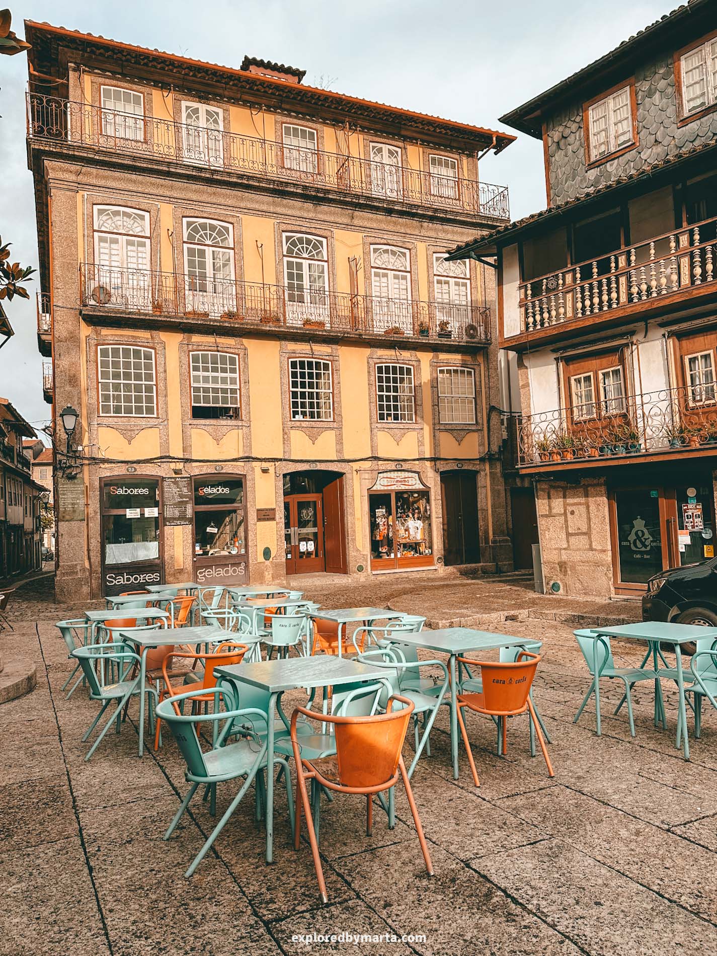Guimaraes, Portugal-Praça de São Tiago