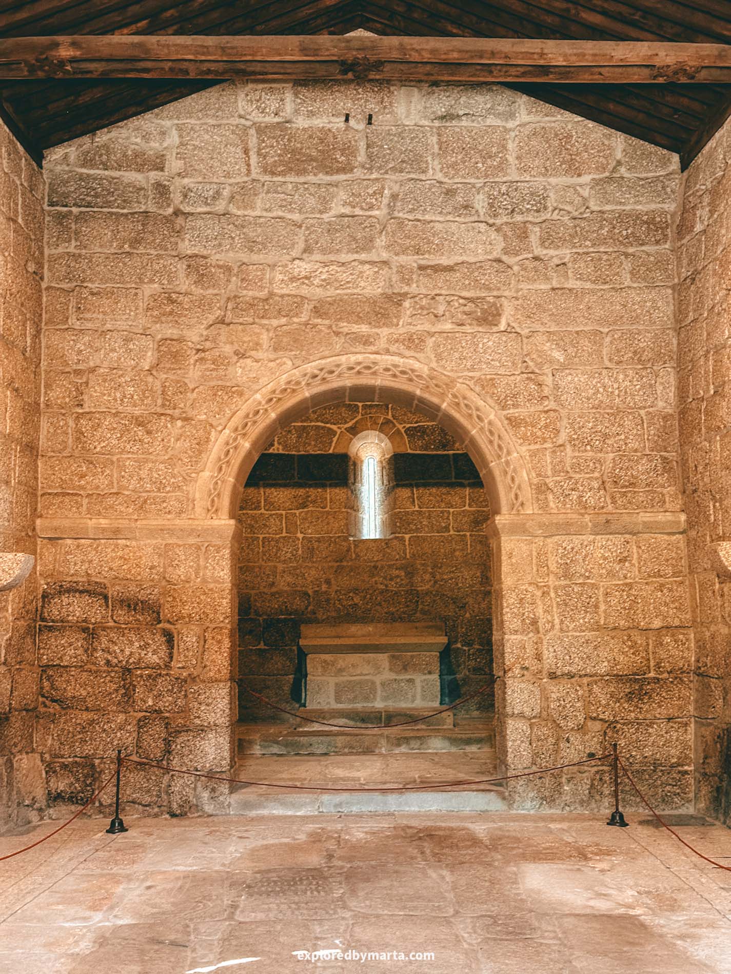 Portugal, Guimaraes-Igreja de São Miguel do Castelo