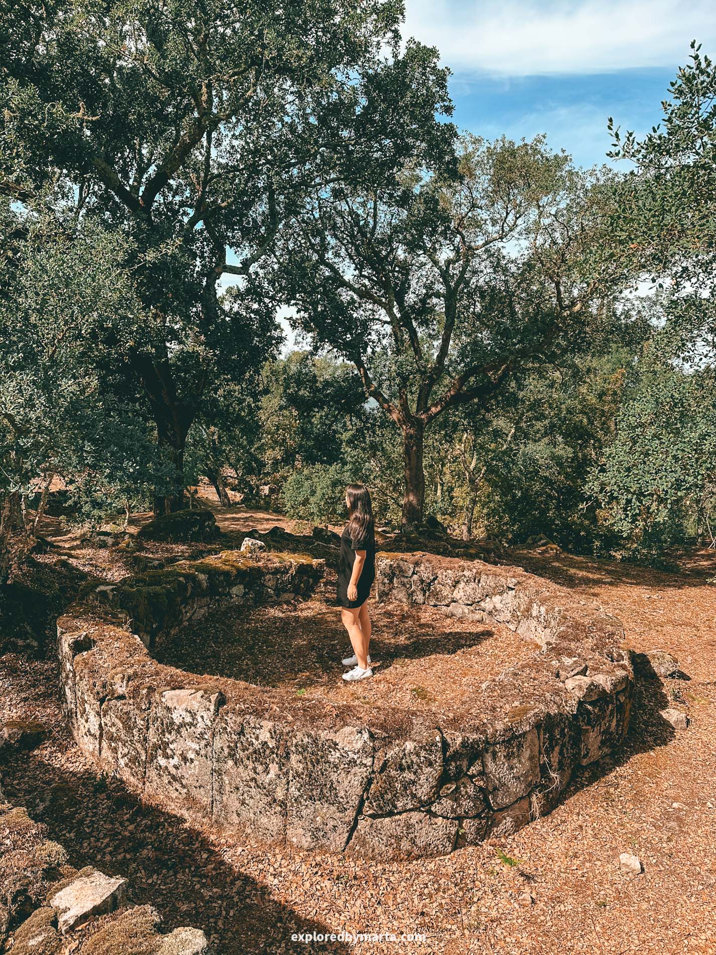 Portugal-exploring Citânia de Briteiros archaeological site