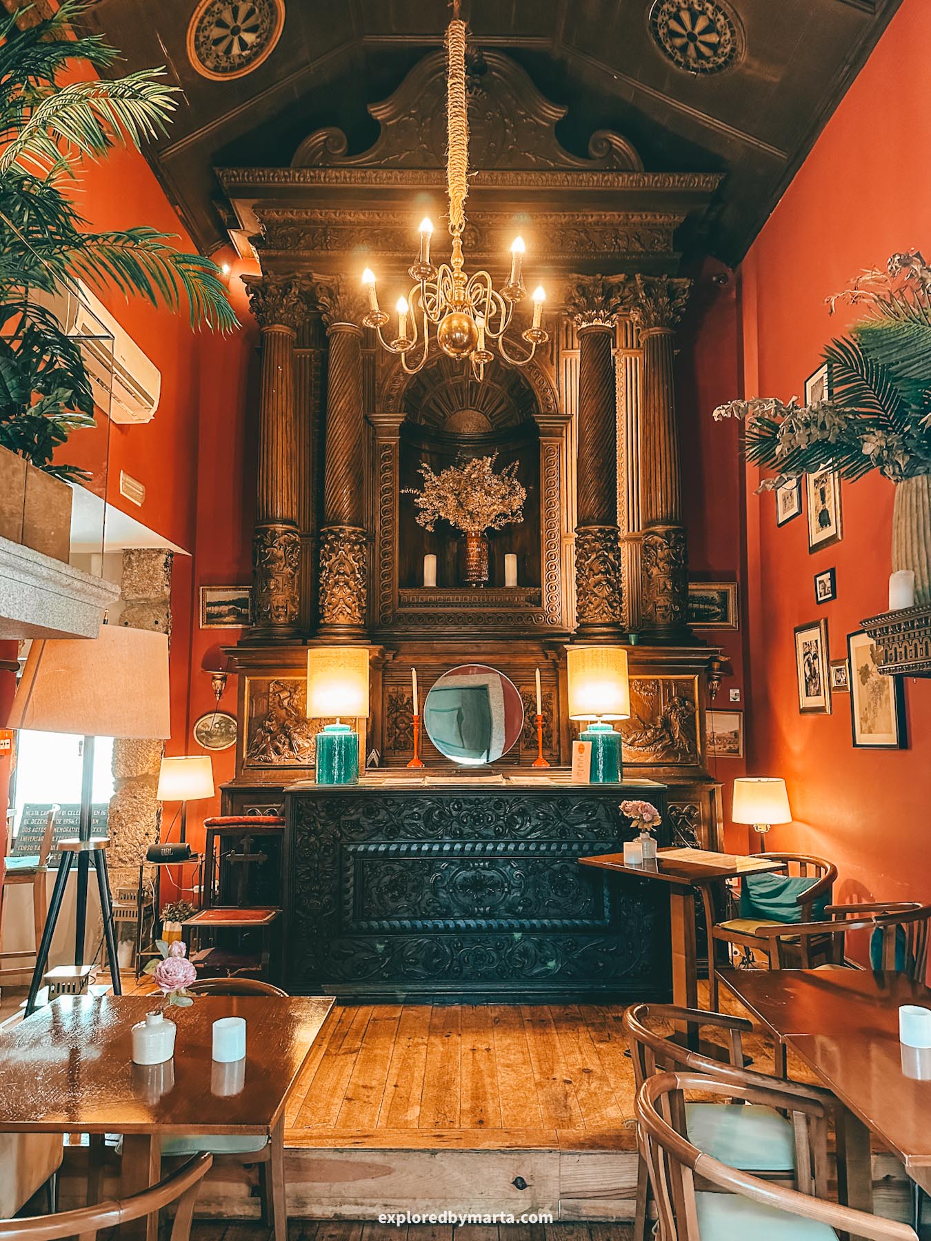 Capela Incomum wine and tapas bar in Porto, Portugal