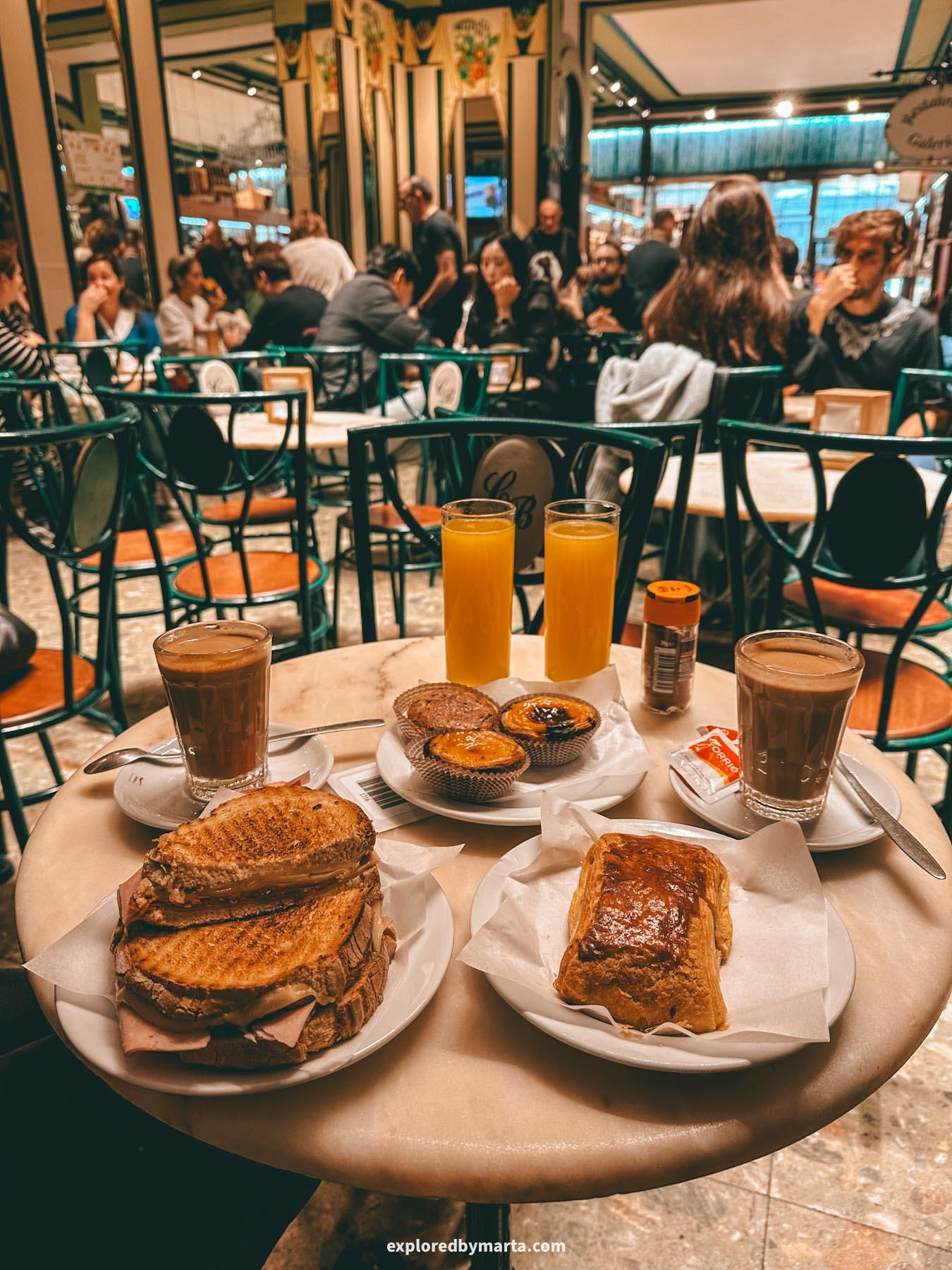 Confeitaria do Bolhão in Porto, Portugal