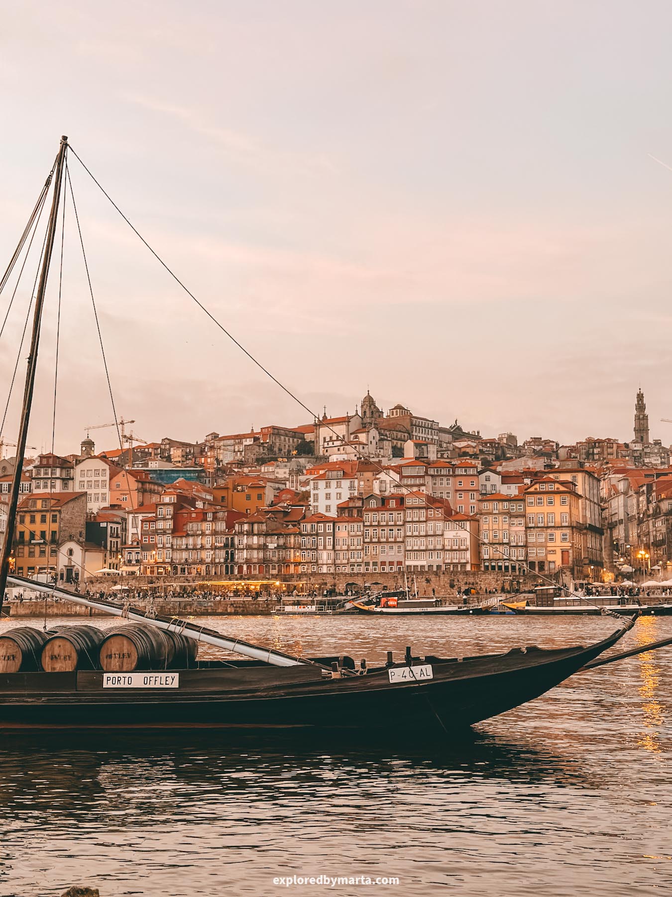 Portugal-Porto's Ribeira district seen from Vila Nova de Gaia