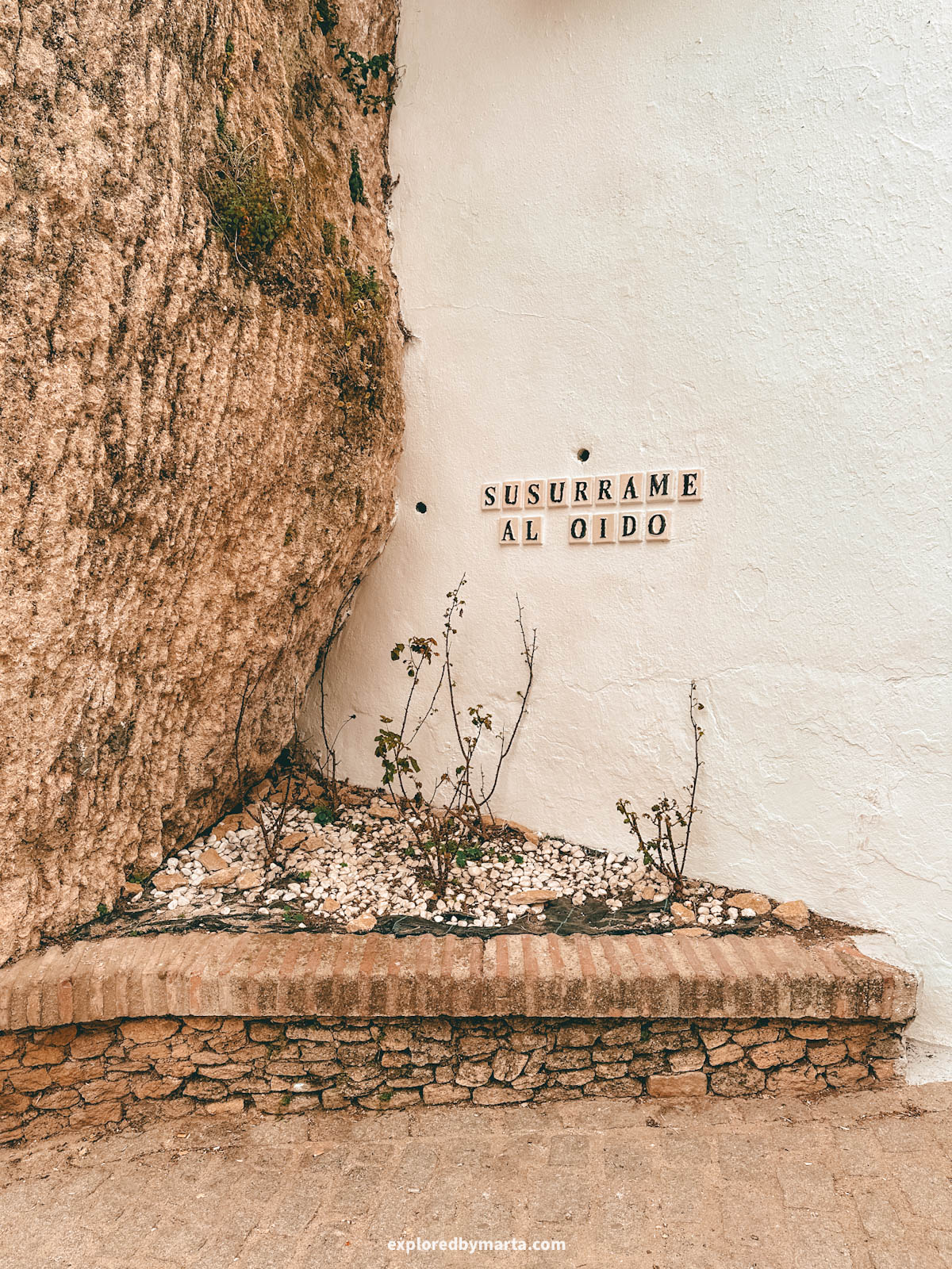 Susúrrame al oído or Whisper in my ear phrase in Setenil de las Bodegas cave village in Spain