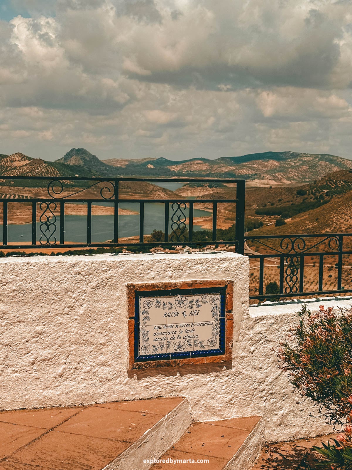 Balcón de Angellas viewpoint in Iznajar, Spain