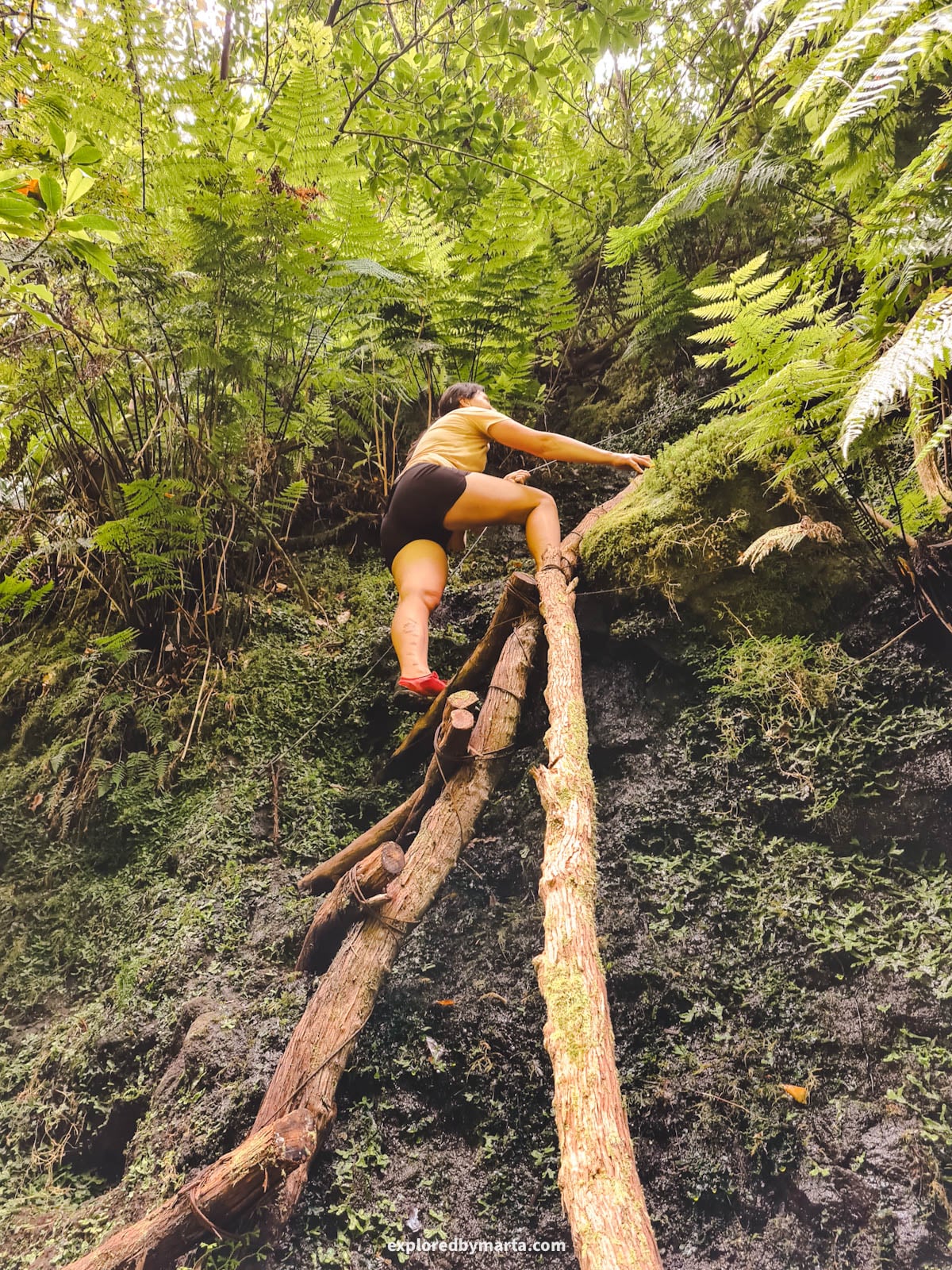 Hiking Poço das Pulgas waterfall hike in Madeira, Portugal
