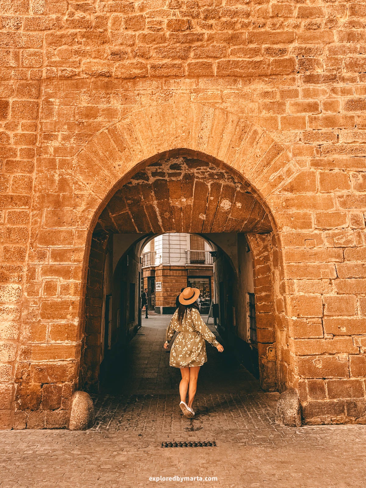 Arco Del Populo in Cádiz, Spain
