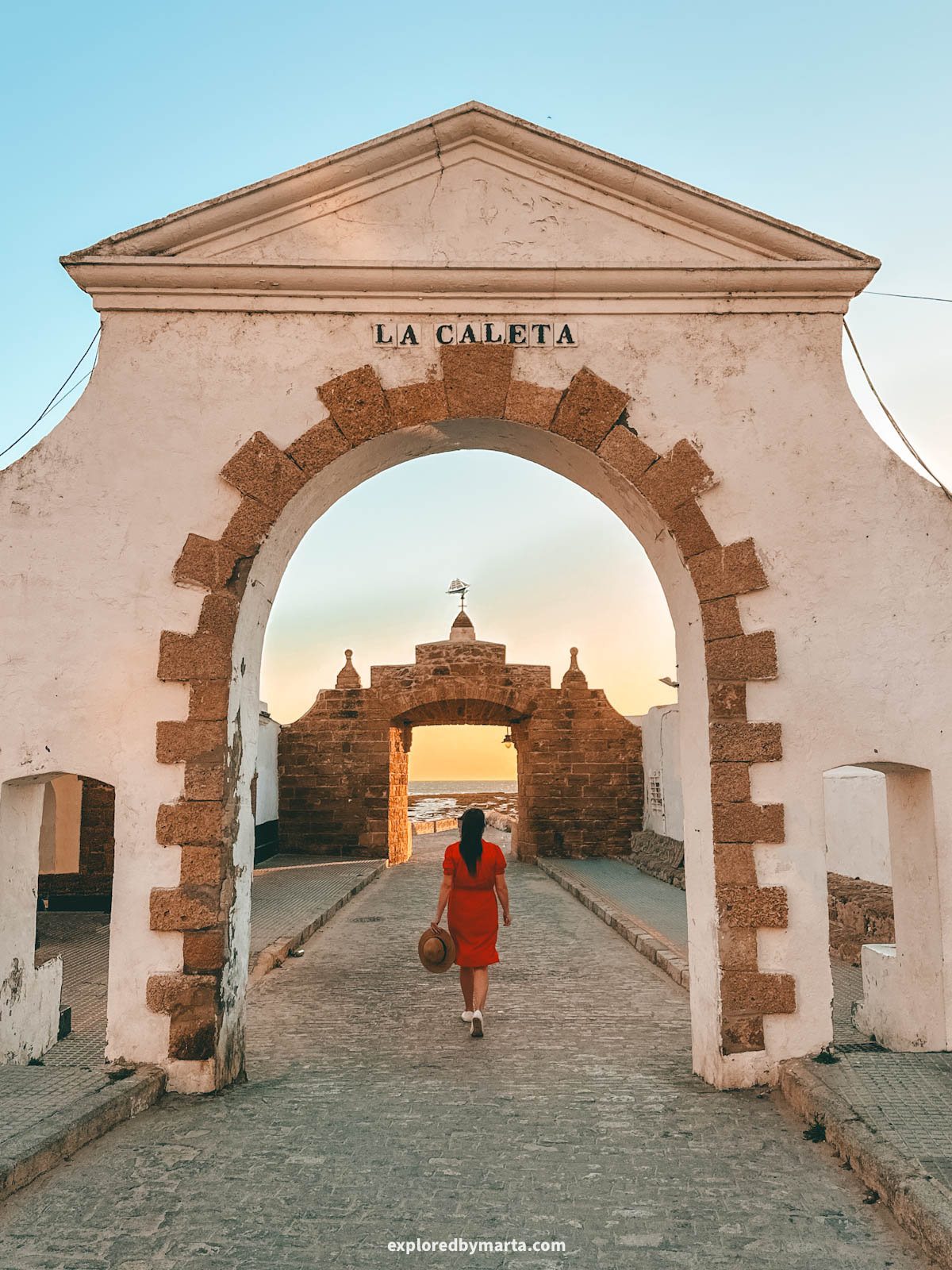 Double-arched gateway Puerta de la Caleta in Cádiz, Spain