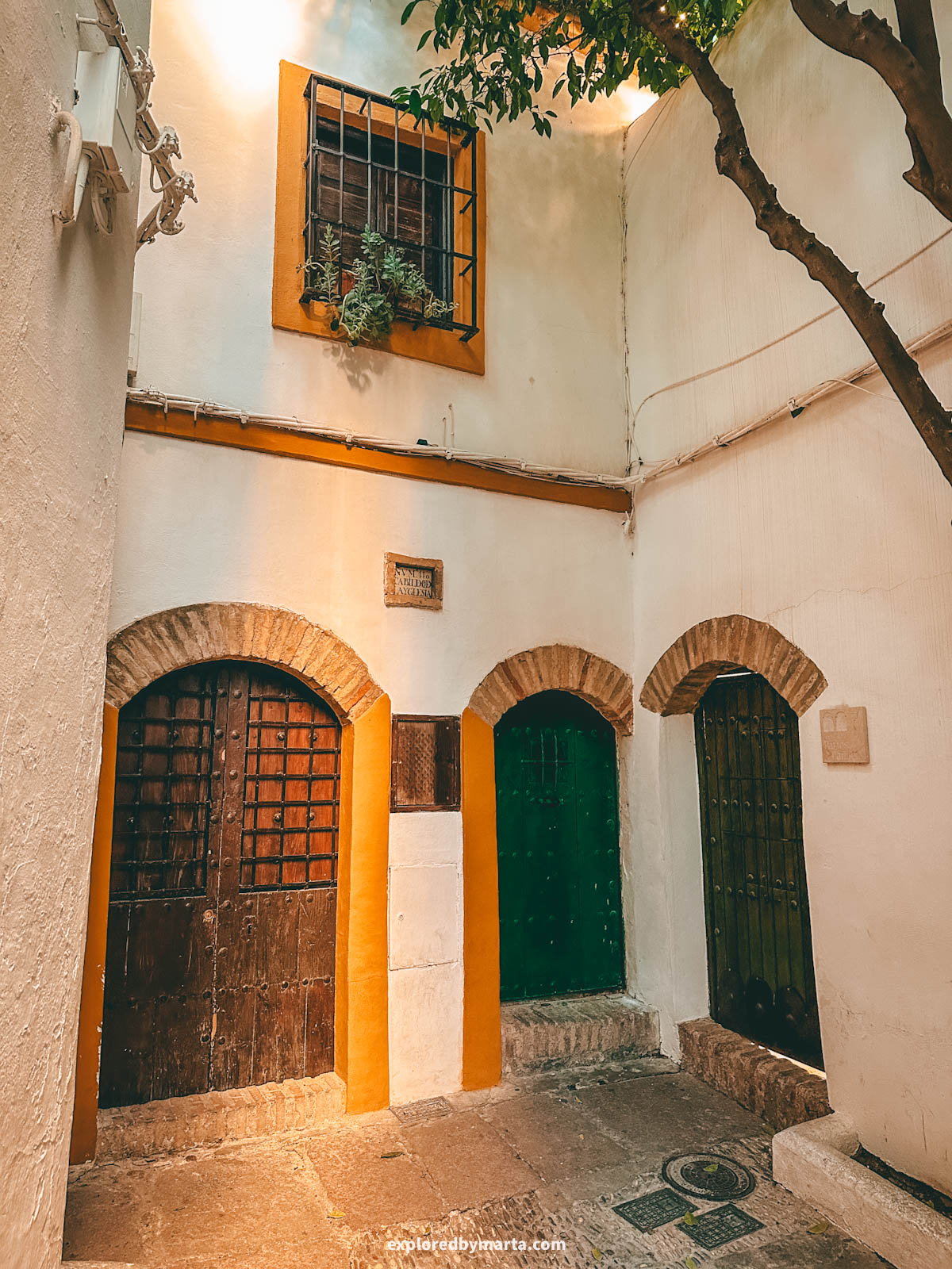 Plaza de la Concha at the end of Calleja del Pañuelo in Córdoba, Spain